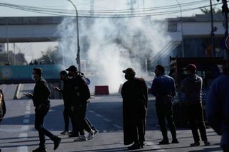 Protestující se pokoušejí vtrhnout na americkou ambasádu v Bagdádu - Novinky